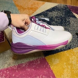 Clove Women’s Classic limited edition nursing shoes in Plum Amethyst size 9